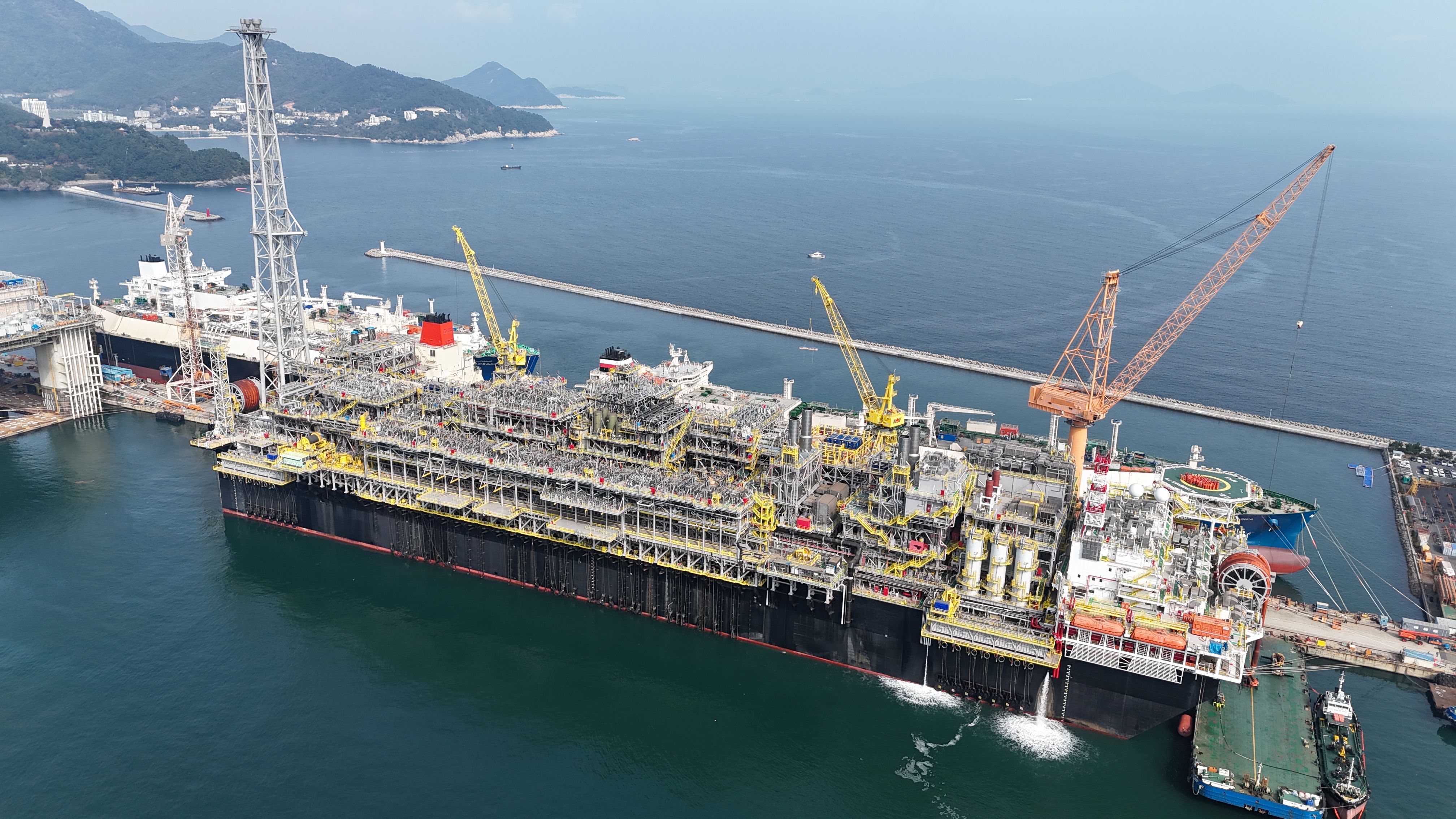 Navio-plataforma P-79 no estaleiro Hanwha Ocean, na Coreia do Sul